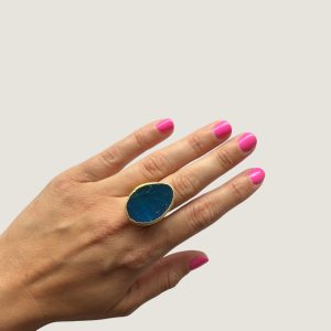 Ring mit dunkelblauem Achat