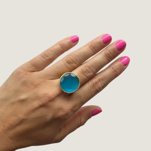 Blauer Ring mit Katzenaugeneffekt