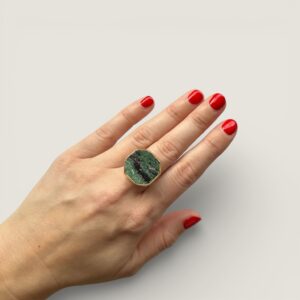 Rubin in Zoisit Ring